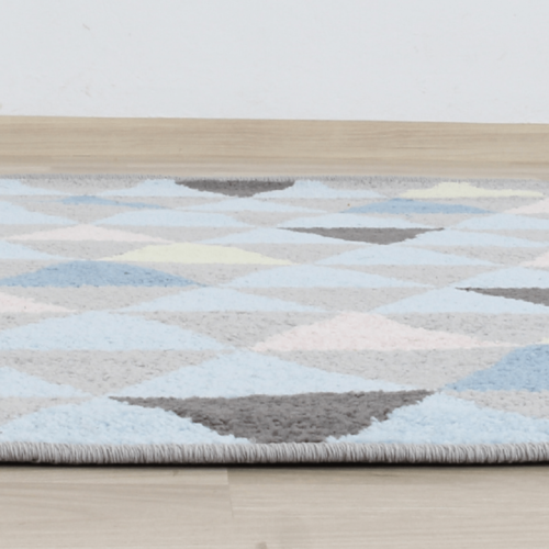 koberec petal na podlahe 1