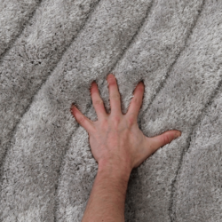 koberec selma bielosiva ruka 1