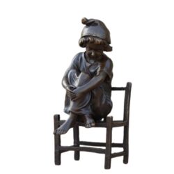 Statuie bronz Fata care sta pe scaun 16x7x9 cm