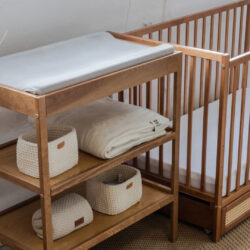 masa infasat pentru bebelusi lemn masiv vintage 76 x 44 x 86 cm cu 2 rafturi de depozitare inalte 2786029522