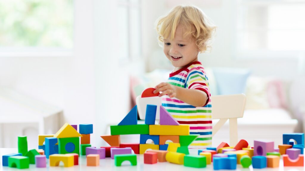 Jucariile Montessori – tendinta sau dezvoltare eficienta a copilului pe amsieu.ro AM SI EU
