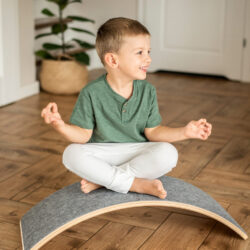 balance board placa de echilibru din lemn pentru copii cu fetru presat gri meowbaby 65 28597084