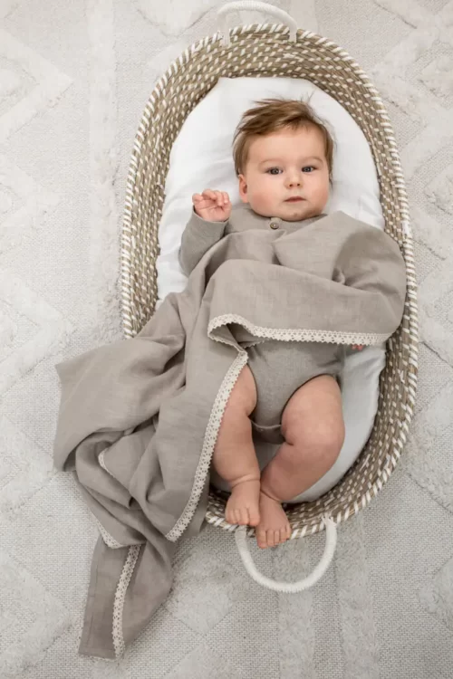paturica usoara pentru copii multifunctionala din in cu margini din dantela alb by babyly 100x100cm copie 231362