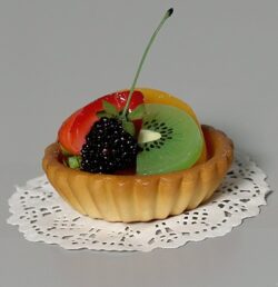 tarta artificiala decorativa cu fructe 8x4 cm 1990