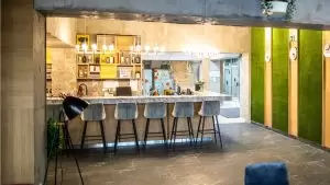 Scaune de bar moderne: Confort, stil si functionalitate in amenajarea locurilor de socializare